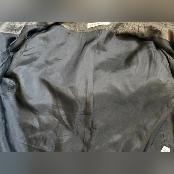 Jaqueline Conoir- Gray Textured Crop Jacket With Bwll Sleeves. Size 2 - Picture 9 of 13